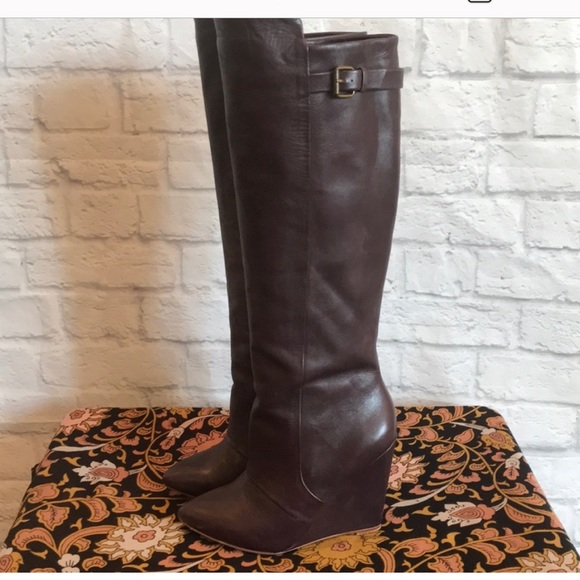 LOOKING!! Steve Madden Zylon Wedge Boot in Burgundy - Picture 2 of 3